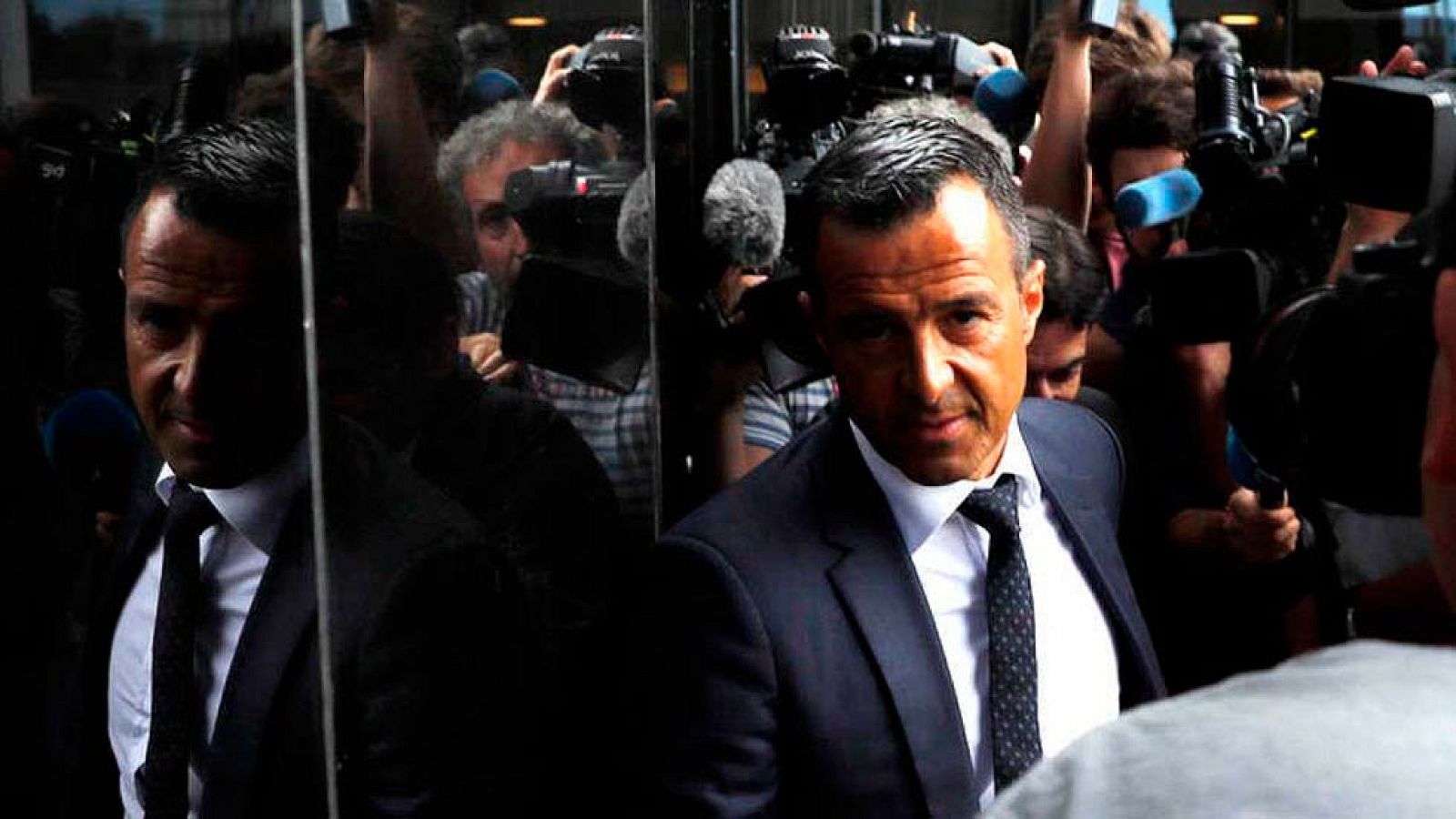 Jorge Mendes niega intervenir en las finanzas de sus futbolistas | Ver