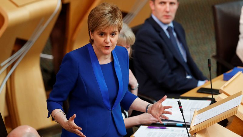 Sturgeon aparca el referéndum de independencia en Escocia hasta después del 'Brexit'