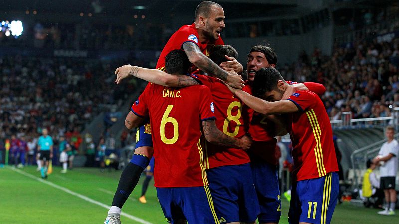 España se rinde ante el liderazgo de Saúl