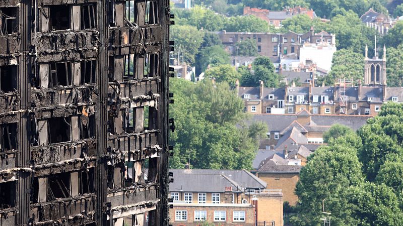 La cifra de muertos en el incendio de Londres no se sabrá hasta el próximo año