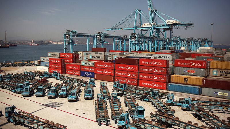 Estibadores y patronal ponen fin al conflicto en los puertos con la subrogación total de los empleos