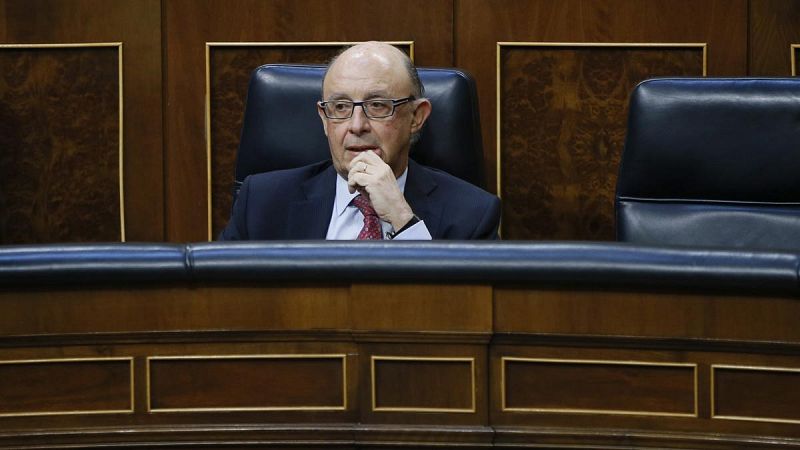 Montoro confirma que estudia cómo bajar el IRPF en 2018 tras la exigencia de Ciudadanos