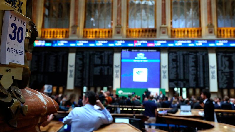 El IBEX 35 cae un 4% en junio y rompe una racha de cuatro meses al alza
