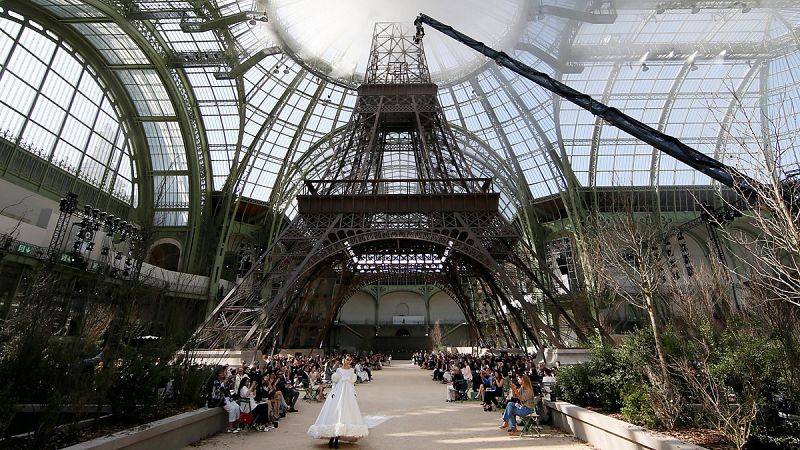 Chanel rinde homenaje a la Torre Eiffel