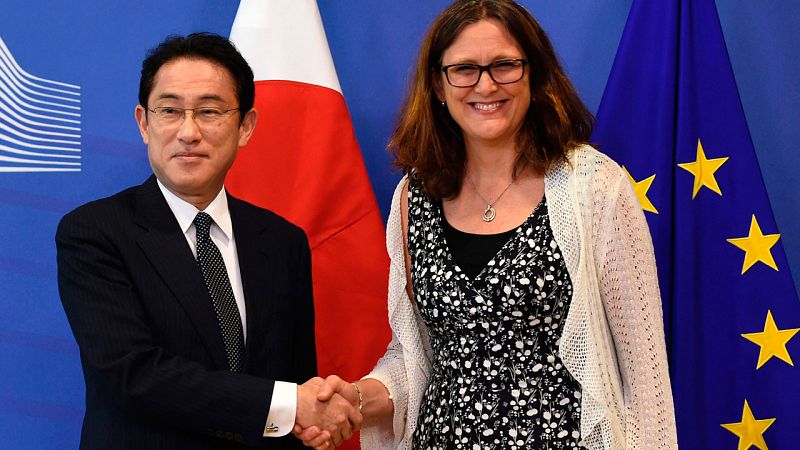 La UE y Japón cierran el acuerdo político del tratado de libre comercio en "señal" contra el proteccionismo