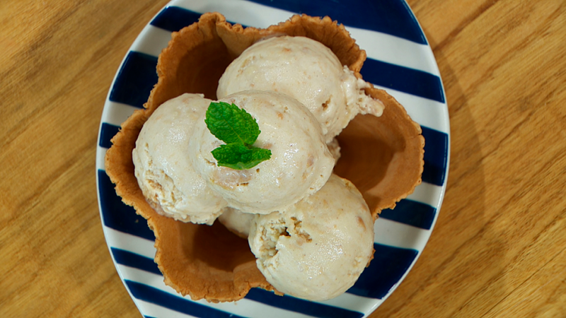 Helado casero con galletas María con canela