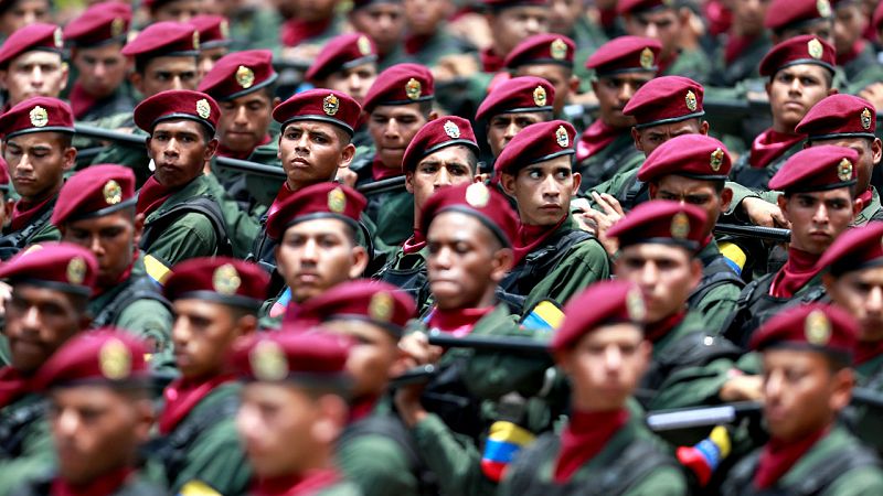 Más de un centenar de militares venezolanos han sido detenidos desde el inicio de las protestas