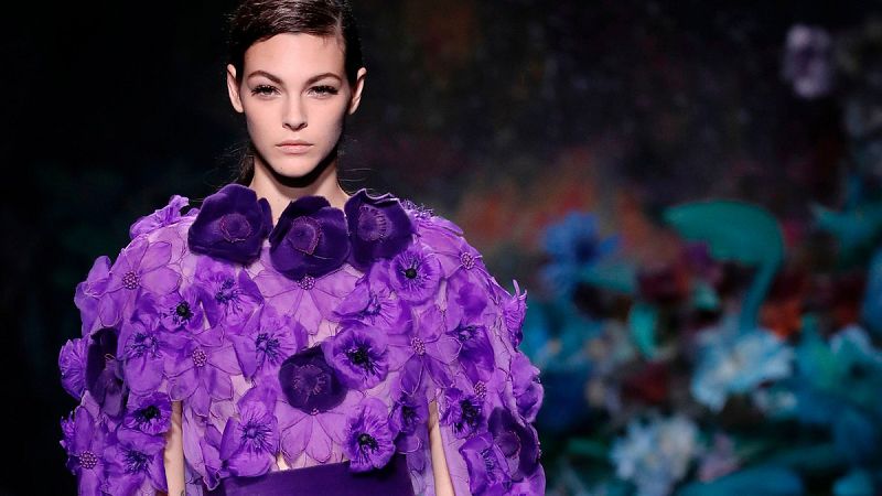 París renuncia a lo ambiguo y apuesta por una feminidad desbordante