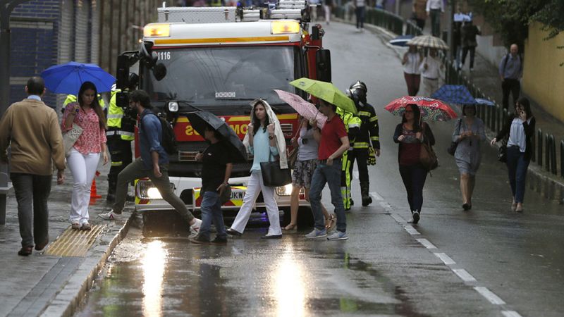 La lluvia caída en Madrid provoca cancelaciones de vuelos, inundaciones y retenciones en las carreteras