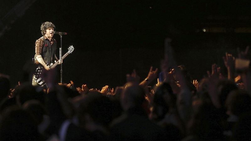 Green Day asegura que no hubiera actuado de saber la muerte del acróbata