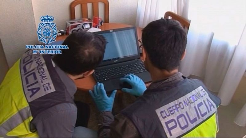 Once detenidos en España en una operación en 15 países por compartir pornografía infantil a través de WhatsApp
