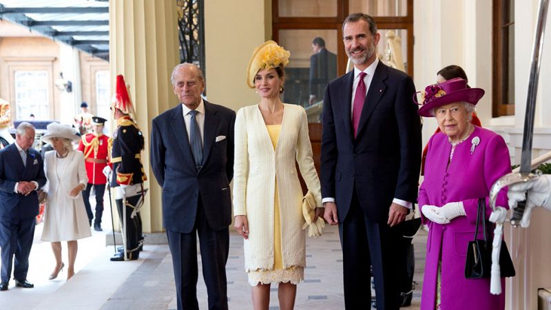 Isabel II recibe a los reyes en la primera visita de Estado a Reino Unido en 30 años