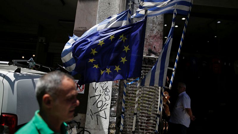 Bruselas recomienda cerrar el procedimiento por déficit excesivo a Grecia