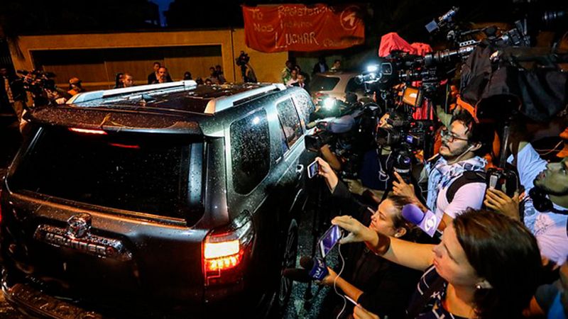 Zapatero visita a Leopoldo López en su domicilio tras su salida de prisión