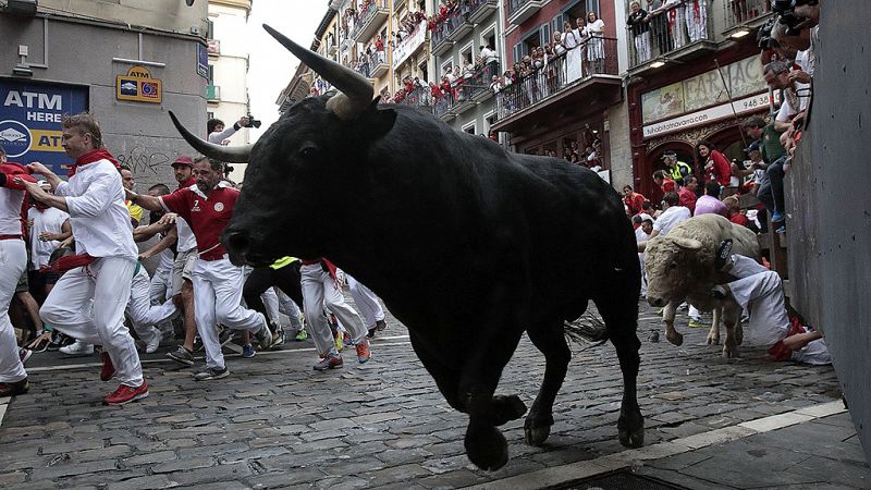 San Fermín deja encierros limpios y rápidos, con siete heridos por asta de toro