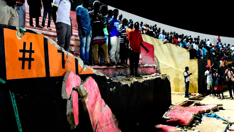 Al menos ocho muertos en una avalancha en un campo de fútbol en Senegal