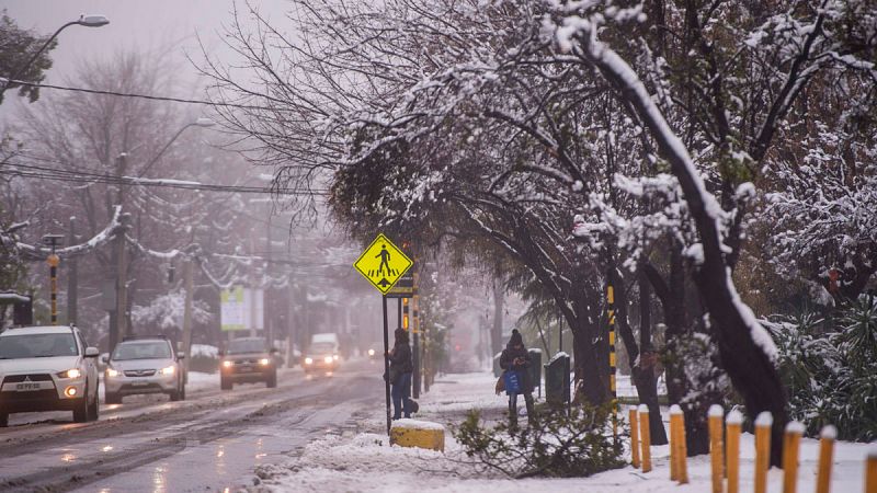 Las nevadas en Chile dejan al menos un muerto, varios heridos y miles de hogares sin luz