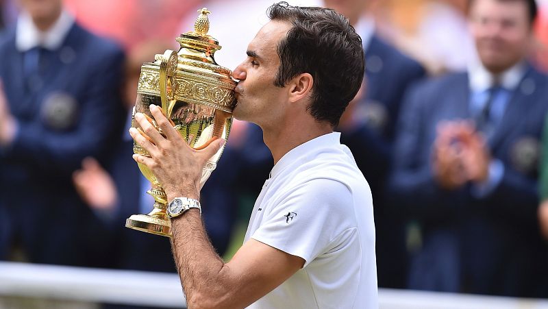 Federer alza su octavo Wimbledon