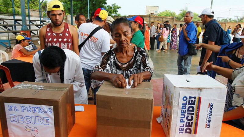 Más de siete millones de personas votaron en la consulta simbólica de la oposición en Venezuela