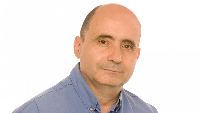Manuel Seara, director y presentador de 'A hombros de gigantes' de RNE, premiado por la Asociación Española de Científicos