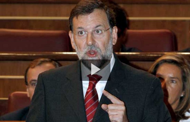 Rajoy acusa a Zapatero de "ser un problema" para el sector industrial español