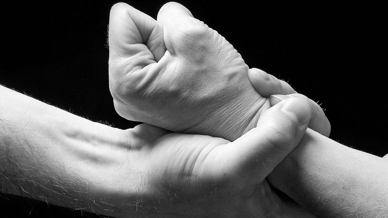 Condenan a un hombre a cinco años de cárcel por maltrato psíquico y físico a su pareja durante 26 años