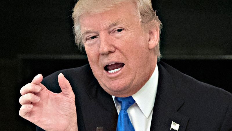 El Supremo delimita el veto migratorio de Trump y le impide que prohíba entrar en EE.UU. a familiares