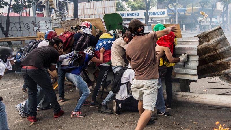 Al menos dos muertos y más de 260 detenidos durante la huelga general contra Maduro