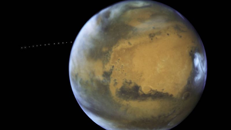La NASA capta imágenes de la luna Phobos de Marte