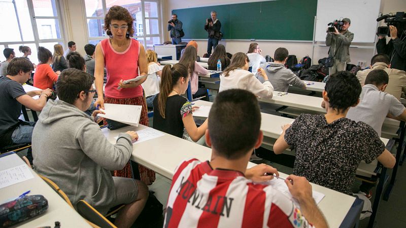 Educación destinará 1.420 millones de euros a becas y ayudas para el curso 2017/18