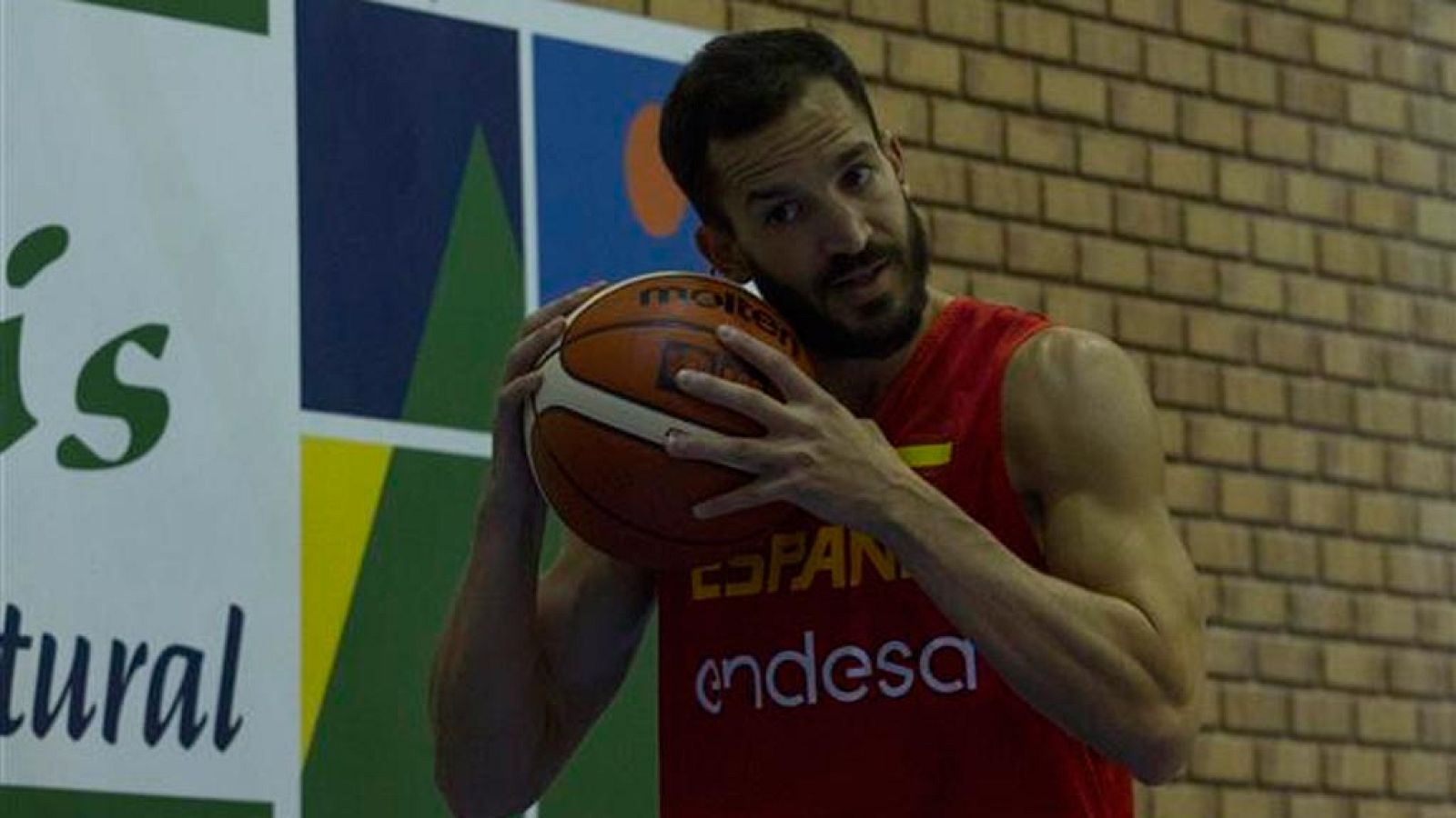 Pau Ribas abandona la selecci�n por una lesi�n en la rodilla derecha