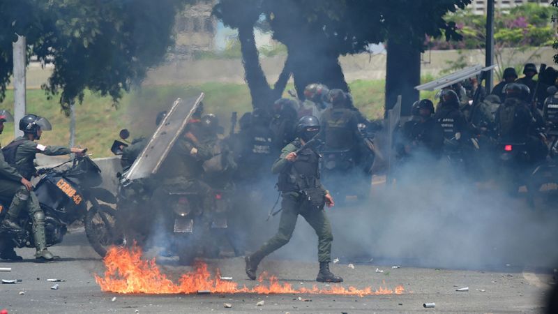 Marchas de la oposición en Venezuela desembocan en duros enfrentamientos con la Guardia Nacional Bolivariana