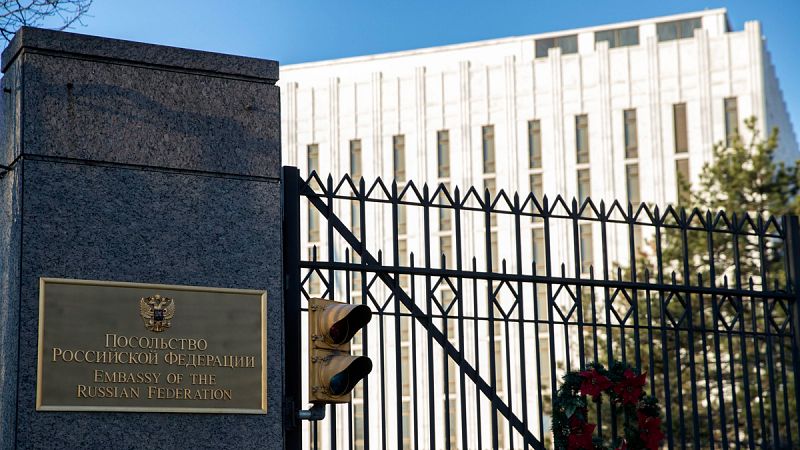 Regresa a Moscú el polémico embajador ruso en Washington