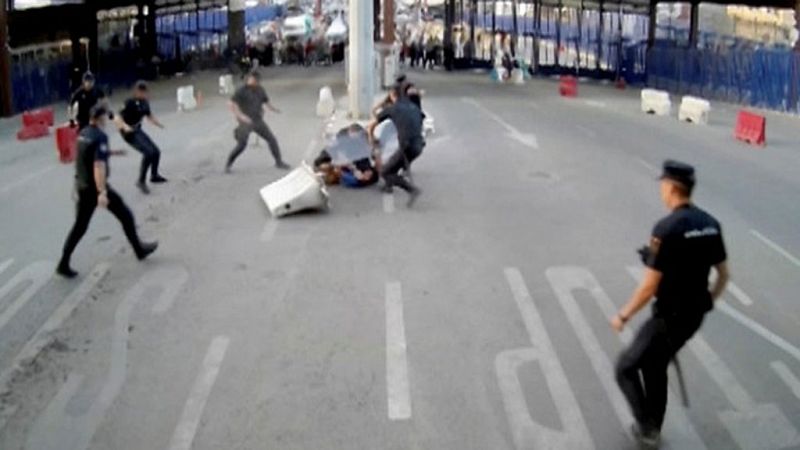 Un hombre hiere con un cuchillo a un policía en la frontera de Melilla al grito de "Alá es grande"