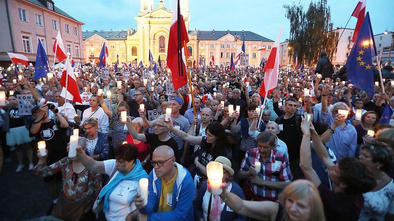La UE concede a Polonia un mes para dar marcha atrás en sus reformas judiciales