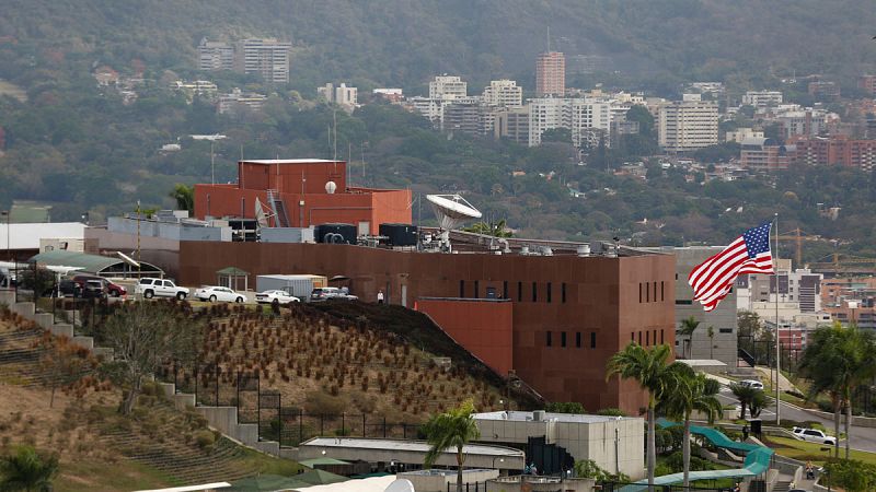 EE.UU. ordena salir de Venezuela a las familias del personal de la embajada en Caracas