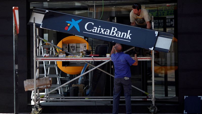 CaixaBank ganó 839 millones en el primer semestre, un 31,6% más, tras la integración de BPI