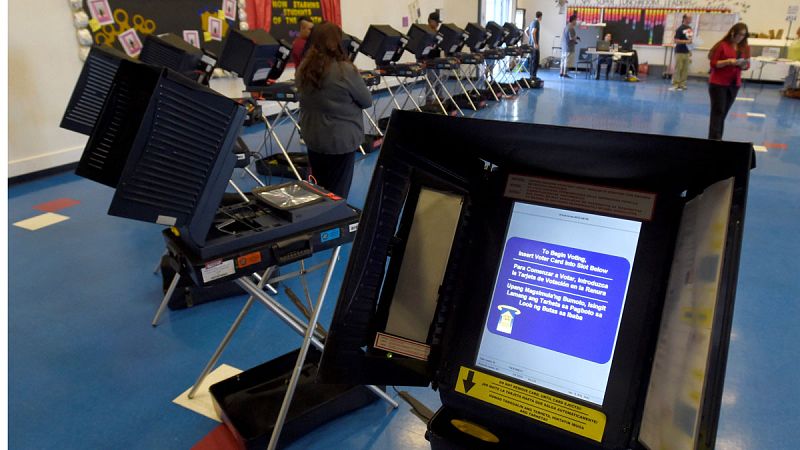 Una conferencia sobre ciberseguridad recrea ataques de piratas informáticos en procesos electorales