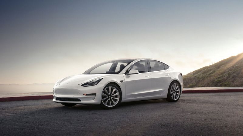 Tesla lanza su 'Model 3', el coche eléctrico con el que pretende revolucionar las carreteras