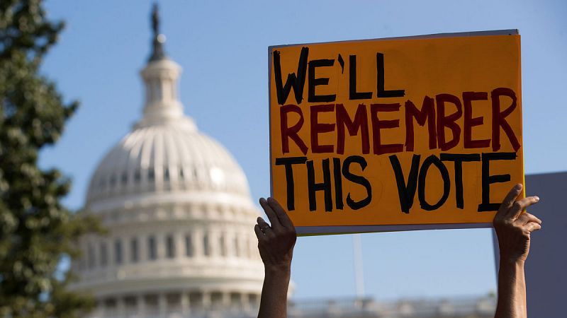 Trump amenaza con cortar subvenciones del Obamacare si no se aprueba su ley