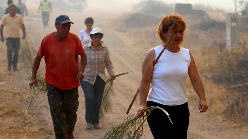 Desalojan siete pedanas y aldeas por el incendio de Yeste, que ya ha quemado 2.500 hectreas