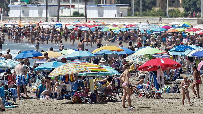 España recibió 36,3 millones de turistas en el primer semestre, un 11,6% más que un año antes