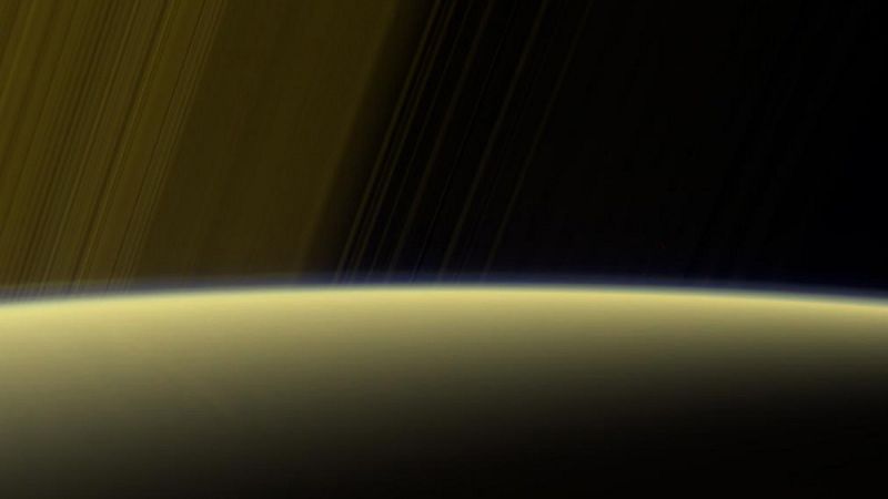 La nave Cassini observa luces 'fantasmales'  en el polo sur de Saturno