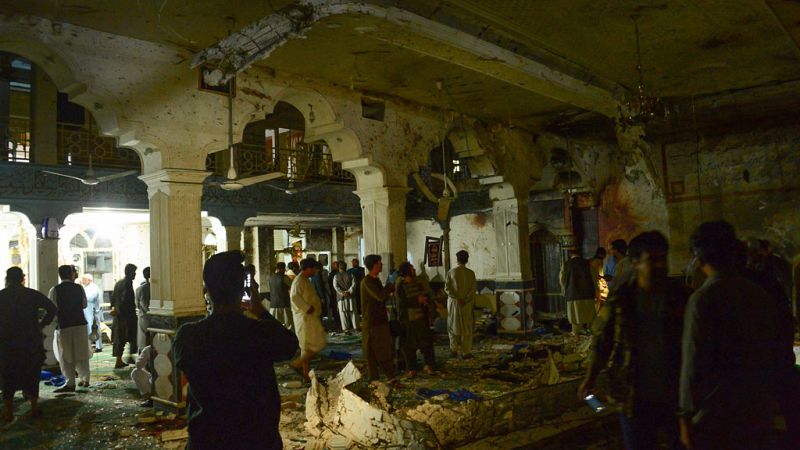 Un atentado suicida deja una treintena de muertos y decenas de heridos en una mezquita de Herat, en Afganistán