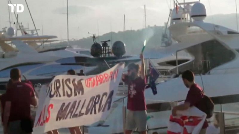 Activistas de Arran, organización afín a la CUP, irrumpen en un restaurante y varios barcos en Palma