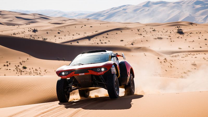 Sebastien Loeb recorta 10 minutos a Carlos Sainz en la etapa 7 del Dakar 2024