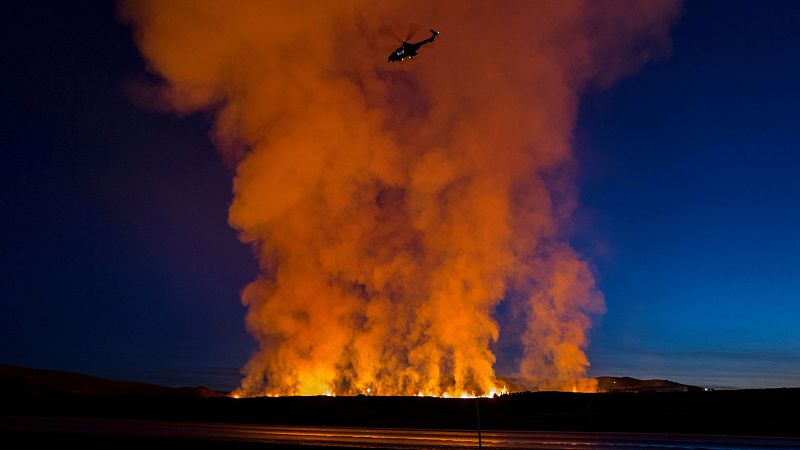 Erupción volcánica en Islandia: el flujo de lava disminuye tras llegar a la ciudad de Grindavík
