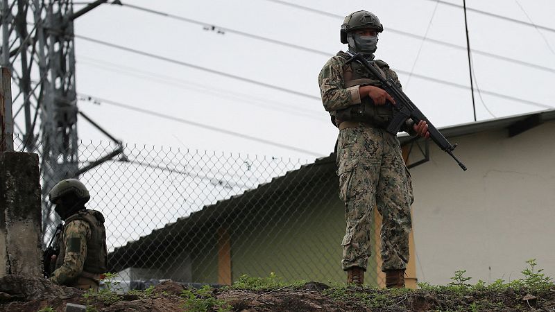 Un muerto y 48 presos fugados tras un motín en una cárcel de Ecuador