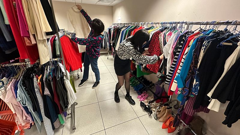 RTVE dona más de 600 prendas de ropa a personas en riesgo de exclusión