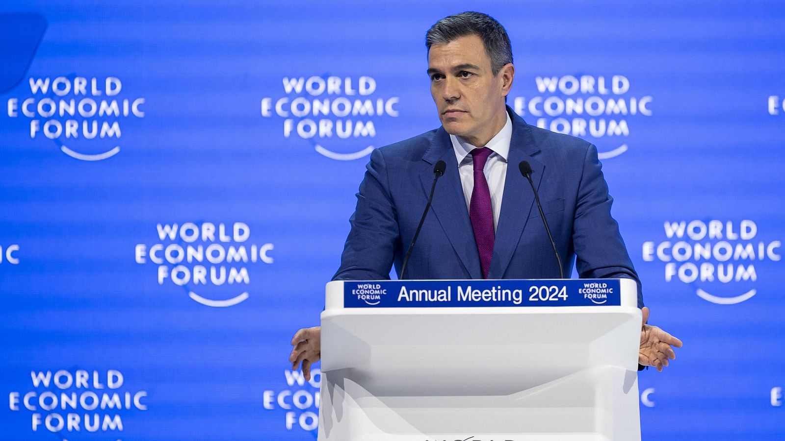 Sánchez pide a las empresas en Davos implicación con sus políticas sociales | Ver